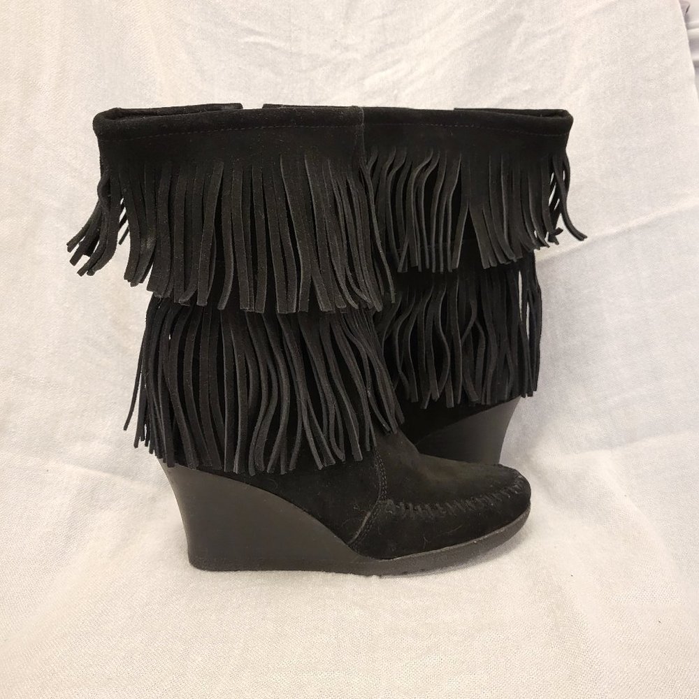 Minnetonka EUC Black Suede Fringed Wedge Boots 6.5